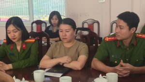 Bắt cán bộ xã Đinh Thị Diệu Hoa sinh năm 1991